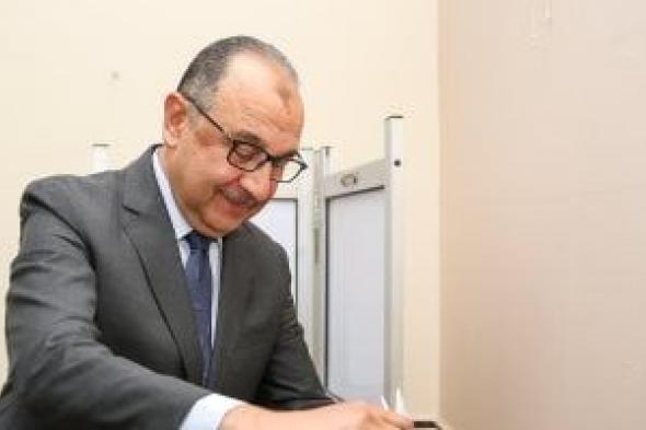 وزير
قطاع
الأعمال
يُدلى
بصوته
فى
انتخابات
مجلس
الشيوخ
بالتجمع
الخامس..
صور