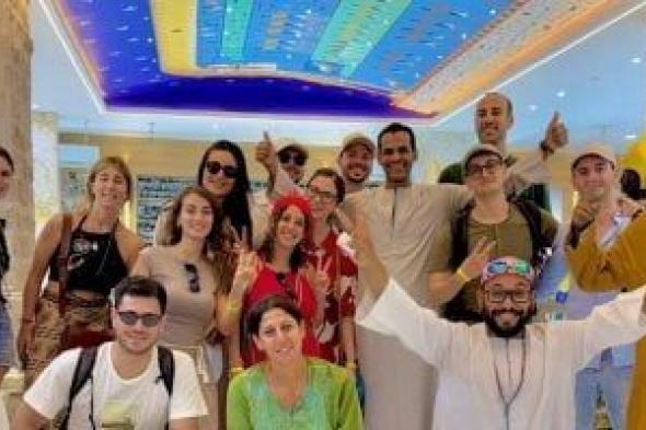 11
      صورة
      ترصد
      أجواء
      البهجة
      والفرحة
      بين
      سياح
      العالم
      فى
      الأقصر