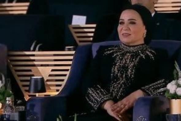 السيدة
      انتصار
      السيسي
      تتألق
      بإطلالة
      راقية
      بالأسود
      والذهبي
      بطابع
      مصري
      قديم