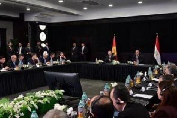 وزير
      الاستثمار:
      مصر
      نجحت
      فى
      تنفيذ
      أضخم
      برنامج
      تنمية
      عمرانية
      بتاريخها
      الحديث