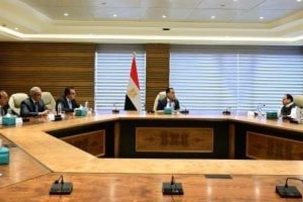 رئيس
      الوزراء
      يلتقى
      وزير
      الصحة
      والكيماويات
      والأسمدة
      الهندى