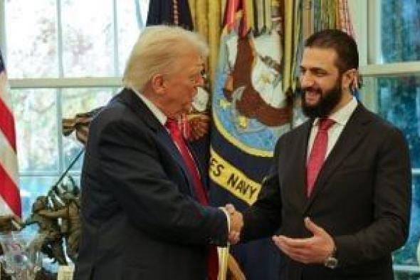 ترامب
      يمازح
      الشرع..
      قدم
      له
      عطر
      هدية
      وسأله
      عن
      عدد
      زوجاته..
      فيديو