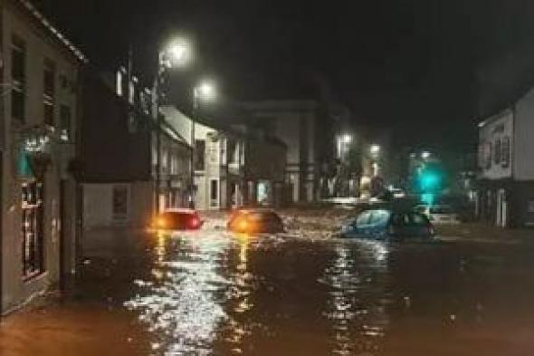 شوارع
      ويلز
      تتحول
      إلى
      أنهار
      من
      المياه
      بسبب
      الفيضانات..
      فيديو