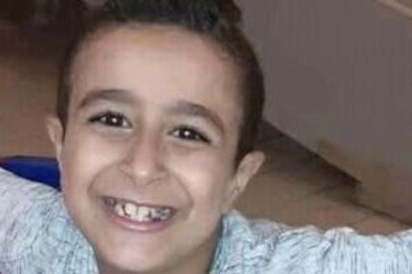 محامى
      ضحية
      جريمة
      المنشار:
      سأطالب
      بإحالة
      المتهم
      للطب
      الشرعى
      لمعرفة
      عمره
      الحقيقى