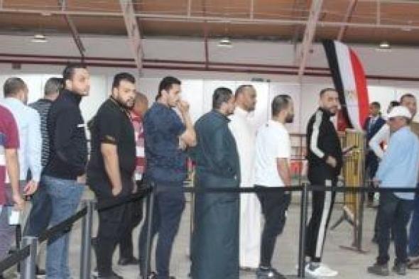 إقبال
المصريين
فى
الكويت
على
صناديق
اقتراع
انتخابات
النواب..
صور