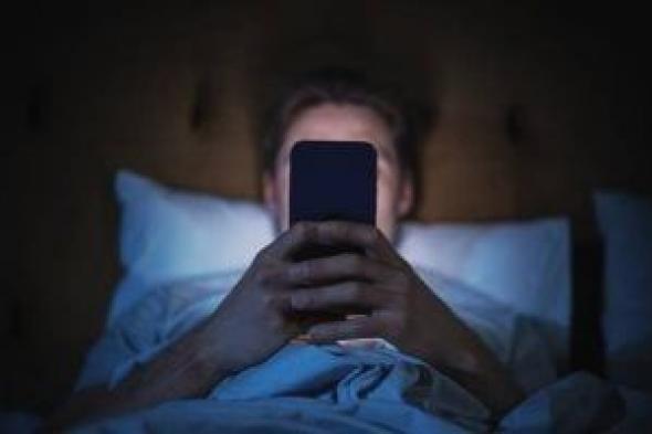 دراسة
      تحذر:
      تصفح
      الهاتف
      ليلاً
      قد
      يزيد
      من
      خطر
      الأفكار
      الانتحارية