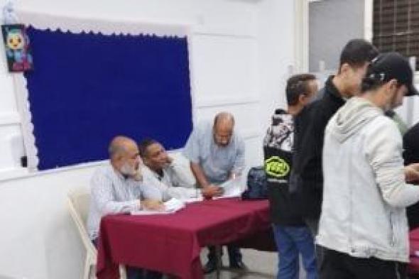 استمرار
      توافد
      المواطنين
      على
      اللجان
      الفرعية
      بعين
      شمس
      والمطرية
      قبل
      غلق
      التصويت