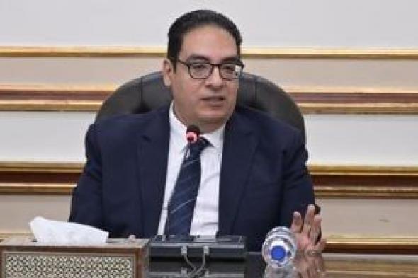 رئيس
      جامعة
      القاهرة
      يعلن
      ترقية
      1674موظفا
      ومحاميا
      بالجهاز
      الإدارى
      بالجامعة