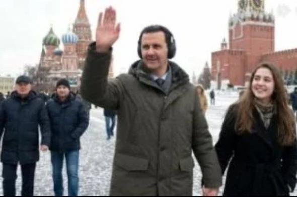 أول
      ظهور
      لبشار
      الأسد
      بصحبة
      فتاة
      في
      الساحة
      الحمراء
      بموسكو..
      حقيقة
      أم
      مزيفة