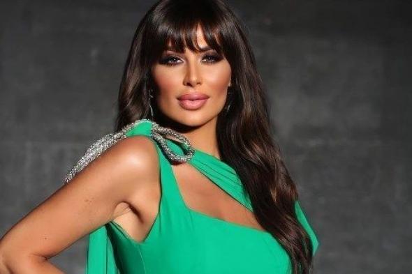 شخصيتي
      في
      سر
      وقدر
      تحمل
      تركيبة
      إنسانية
      معقدة..
      فيديو