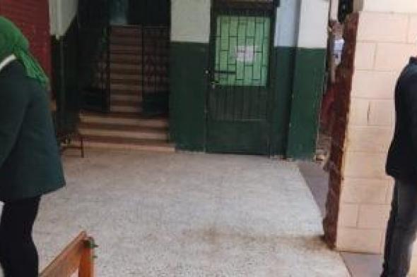 بدء
      التصويت
      فى
      لجان
      الوراق
      بانتخابات
      مجلس
      النواب