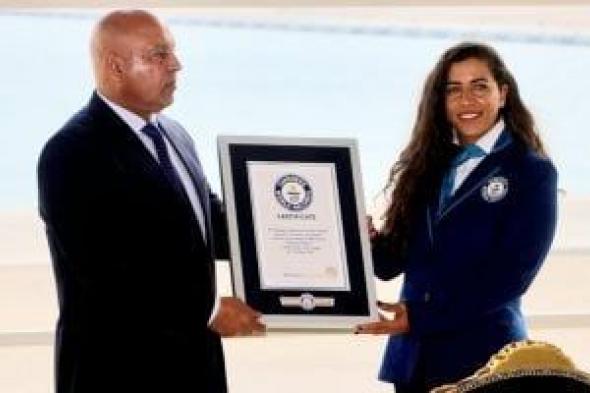 كامل
      الوزير
      يتسلم
      شهادة
      دخول
      ميناء
      السخنة
      موسوعة
      جينيس
      كأعمق
      حوض
      من
      صنع
      الإنسان