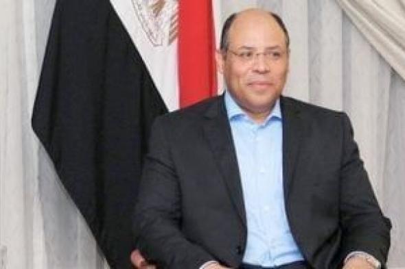 السفير
      المصرى
      يقدم
      أوراق
      اعتماده
      لأمير
      الكويت