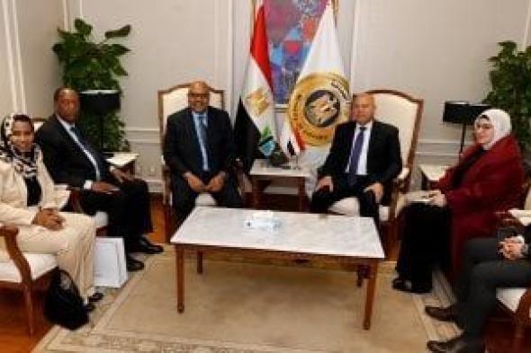 نائب
      رئيس
      الوزراء
      يبحث
      مع
      وزيرين
      بتنزانيا
      إطلاق
      مشروعات
      استراتيجية
      مشتركة