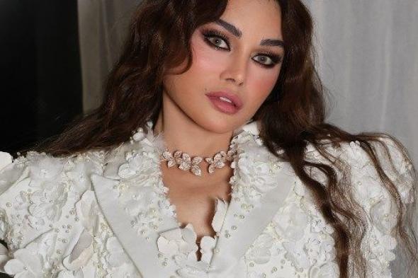 هيفاء
      وهبي
      تثير
      الجدل
      بإطلالة
      جريئة