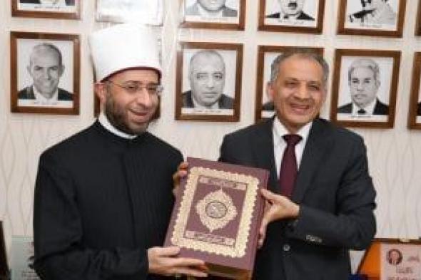 وزير
      الأوقاف
      :«دولة
      التلاوة»
      باكورة
      جهود
      ترمي
      إلى
      تجديد
      الخطاب
      الدينى