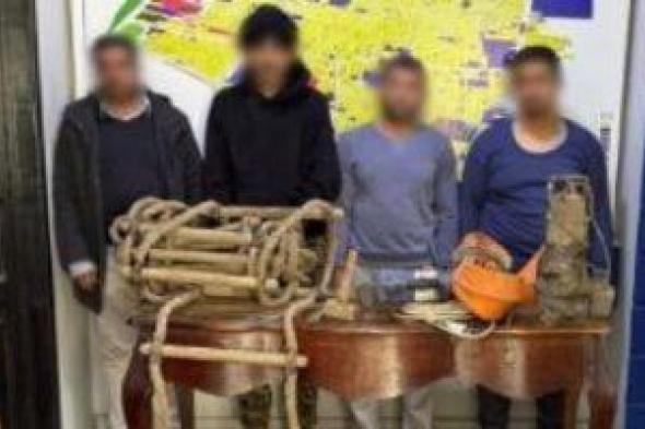 ضبط
      4
      أشخاص
      بروض
      الفرج
      لقيامهم
      بالتنقيب
      غير
      المشروع
      عن
      الآثار