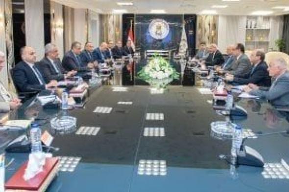 وزيرا
      الإنتاج
      الحربي
      وقطاع
      الأعمال
      يبحثان
      تعزيز
      التعاون
      المشترك