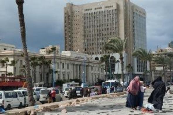 الأرصاد
      تحذر
      من
      الوقوف
      أسفل
      الأشجار
      بسبب
      نشاط
      الرياح
      واستمرار
      سقوط
      الأمطار