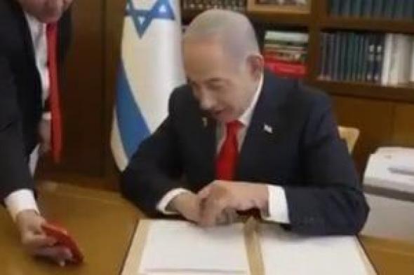 تداول
      فيديو
      لنتنياهو
      وهو
      يتحدث
      مع
      رئيس
      ما
      يعرف
      بإقليم
      أرض
      الصومال