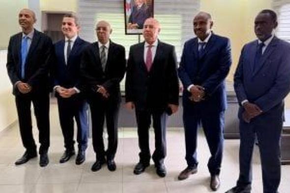 كامل
      الوزير
      يعقد
      سلسلة
      من
      اللقاءات
      مع
      حكومة
      جيبوتي
      لتعزيز
      التعاون
      الاستثماري