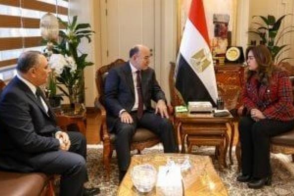 وزيرة
      التنمية
      المحلية:
      الاستفادة
      من
      الأراضى
      المستردة
      بإقامة
      مشروعات
      تنموية