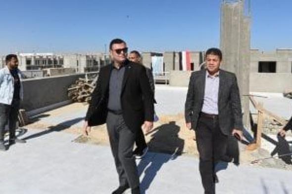 وزير
      الإسكان
      يختتم
      جولته
      بتفقد
      مشروعات
      تطوير
      ورفع
      كفاءة
      الطرق
      بمدينة
      بدر