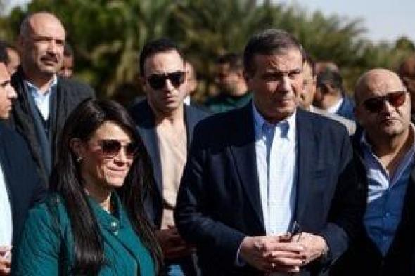 ‎وزير
      الزراعة:
      صرف
      حصص
      الأسمدة
      كاملة
      دون
      النظر
      لمديونيات
      أو
      أقساط
      المزارعين