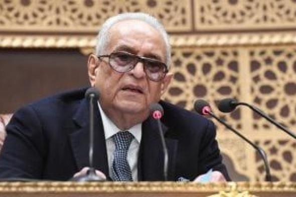 المستشار
      بهاء
      أبو
      شقة
      يتنازل
      عن
      الترشح
      لرئاسة
      حزب
      الوفد
      ويستقيل
      من
      الحزب