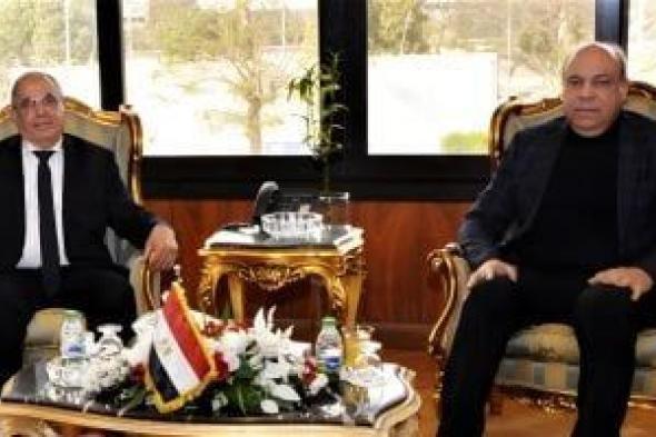 وزير
      الطيران
      المدنى:
      نواصل
      تطوير
      منظومة
      النقل
      الجوى
      وفق
      أعلى
      المعايير
      الدولية