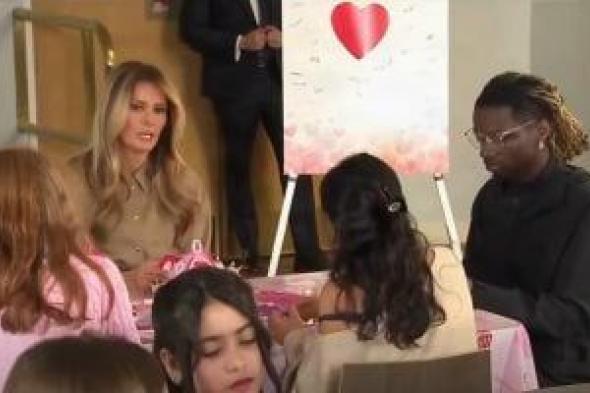 مشاهد
      إنسانية..
      ميلانيا
      ترامب
      تحتفل
      بعيد
      الحب
      مع
      أطفال
      يعانون
      أمراضًا
      نادرة
      (فيديو)