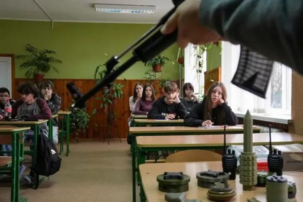 بعد
      4
      سنوات
      من
      الحرب..
      أوكرانيا
      تعلم
      أطفالها
      "فنون
      القتال
      في
      المدارس"