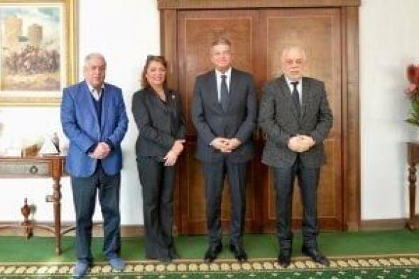 رئيس
      الأعلى
      للإعلام
      يجتمع
      مع
      رؤساء
      النقابات
      الفنية
      للاتفاق
      على
      متابعة
      وتقييم
      الموسم
      الرمضاني