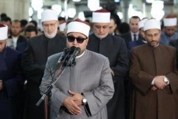 ليلة
      عامرة
      بالخشوع..
      الجامع
      الأزهر
      يستقبل
      المصلين
      لأداء
      العشاء
      والتراويح