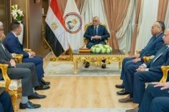 وزير
      الإنتاج
      الحربى
      يبحث
      مع
      "تاليس
      مصر"
      التعاون
      المشترك