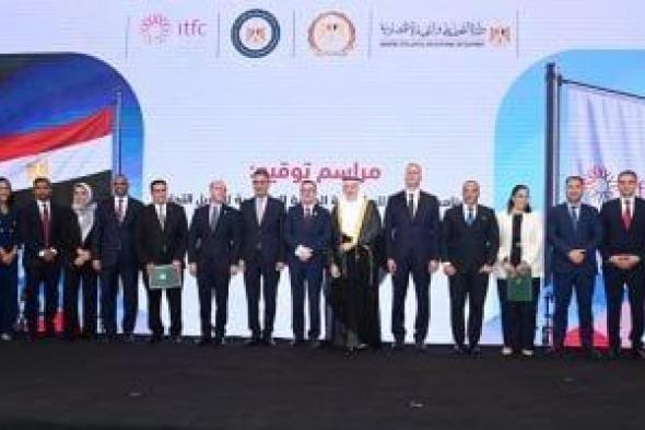 وزير
      التموين:
      8.5
      مليار
      دولار
      لاستيراد
      19
      مليون
      طن
      من
      السلع
      الاستراتيجية