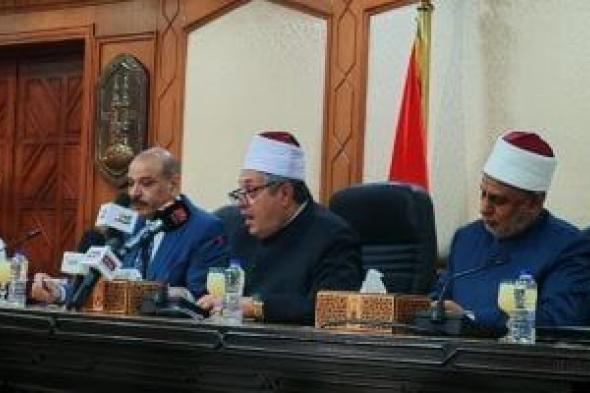 وكيل
      الأزهر
      يكشف
      لجوء
      بعض
      الأهالى
      لتسهيل
      الغش
      لأبنائهم
      من
      الشرفات
