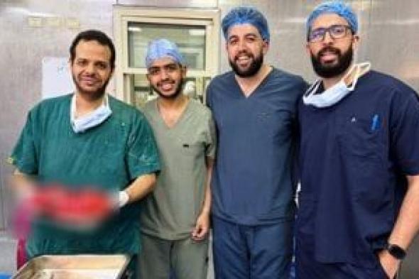 فريق
      جراحة
      القلب
      بقصر
      العينى
      ينجح
      فى
      استئصال
      ورم
      يزن
      9
      كجم
      لمريض
      ستينى