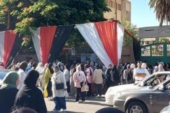 استعدادًا
      للغة
      العربية..
      بدء
      إجراءات
      تفتيش
      طلاب
      الثانوية
      قبل
      دخول
      اللجان
      بالجيزة