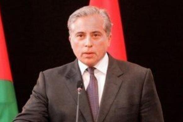 منح
      عطاءات
      لابنه..
      رئيس
      وزراء
      الأردن
      يطلب
      استقالة
      وزير
      العمل