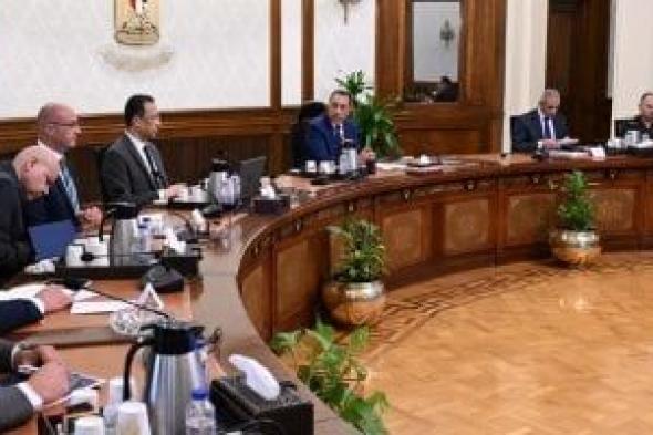 رئيس
الوزراء
يتابع
الموقف
التنفيذى
لعدد
من
المشروعات
بقطاع
الاتصالات