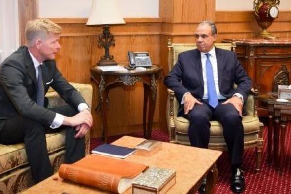 وزير الخارجية يبحث مع مبعوث الأمين العام للأمم المتحدة لليمن آخر التطورات